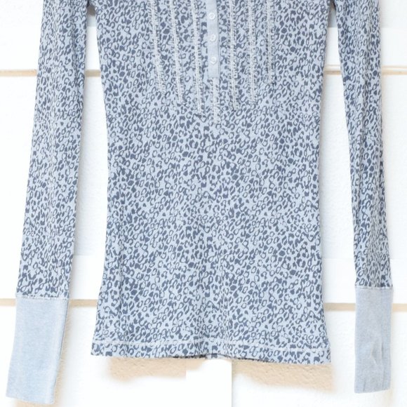 KIRRA Grey Leopard Print Long Sleeve Henley Thermal Shirt | Size M - Picture 4 of 7